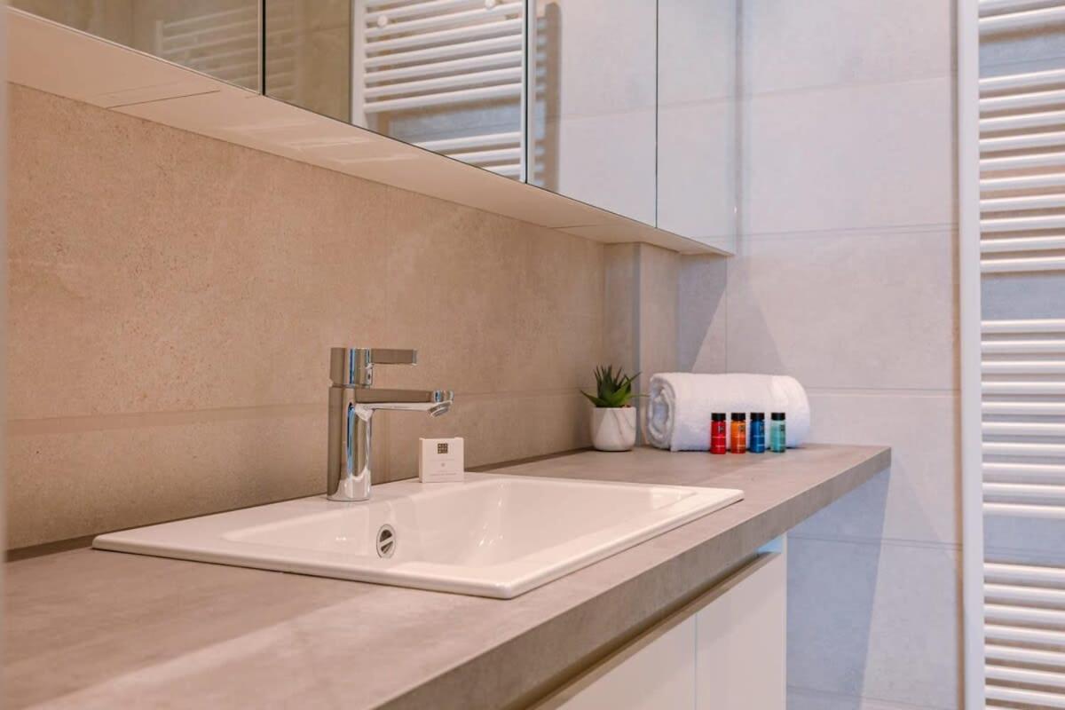 Huswell - Brand New Apartment With A View أوستيند المظهر الخارجي الصورة